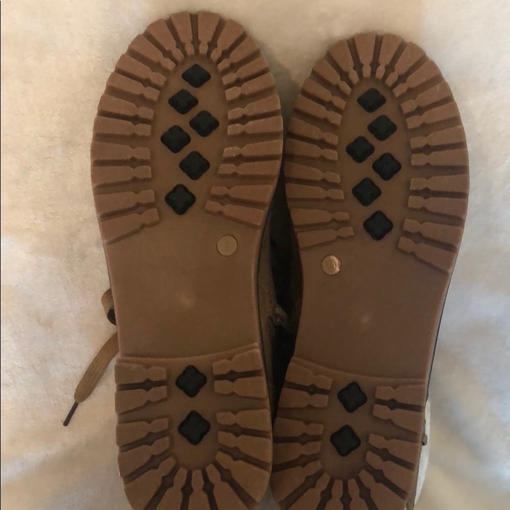 Boots - Picture 2 of 4